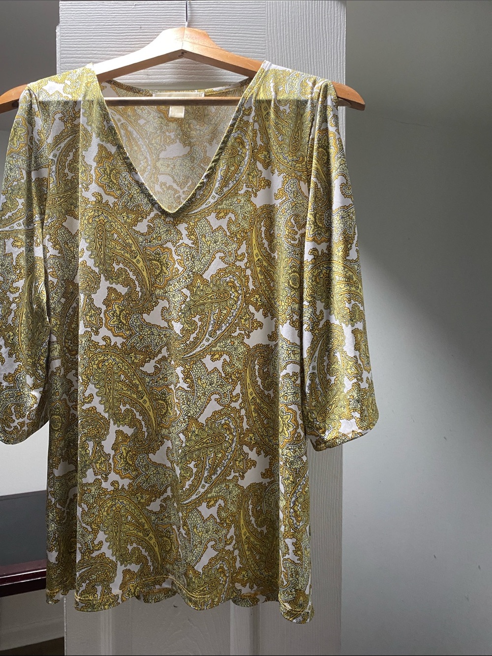 Michael Kors White and Yellow Paisley V-Neck Short Sleeve Top